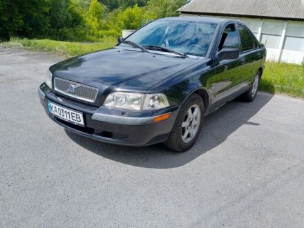 Черный Вольво С40, объемом двигателя 1.9 л и пробегом 250 тыс. км за 2598 $, фото 1 на Automoto.ua