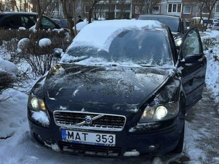 Черный Вольво С40, объемом двигателя 2 л и пробегом 350 тыс. км за 2343 $, фото 1 на Automoto.ua