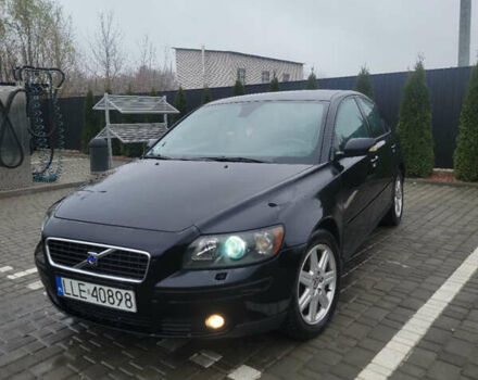 Чорний Вольво S40, об'ємом двигуна 2 л та пробігом 300 тис. км за 2750 $, фото 1 на Automoto.ua