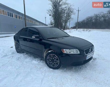 Чорний Вольво S40, об'ємом двигуна 1.6 л та пробігом 218 тис. км за 6800 $, фото 1 на Automoto.ua