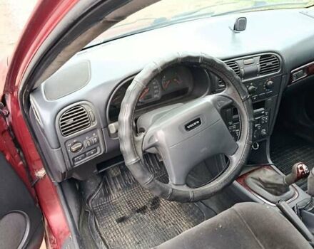 Красный Вольво С40, объемом двигателя 1.87 л и пробегом 359 тыс. км за 1850 $, фото 3 на Automoto.ua