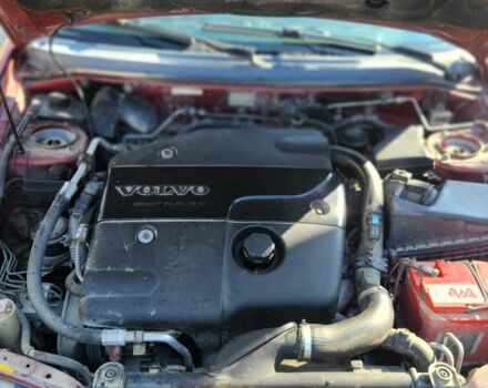 Вольво С40 2000 в Черновцах на Automoto.ua Красный Вольво С40, объемом двигателя 1.9 л и пробегом 220 тыс. км за 1450 $, фото 4 на Automoto.ua