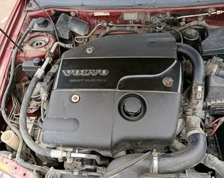 Красный Вольво С40, объемом двигателя 1.87 л и пробегом 359 тыс. км за 1850 $, фото 5 на Automoto.ua