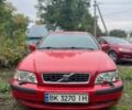 Красный Вольво С40, объемом двигателя 1.6 л и пробегом 380 тыс. км за 2200 $, фото 1 на Automoto.ua
