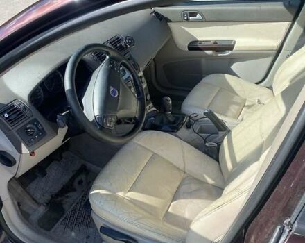 Вольво С40 2006 в Староконстантинов на Automoto.ua Красный Вольво С40, объемом двигателя 2.5 л и пробегом 266 тыс. км за 5000 $, фото 5 на Automoto.ua