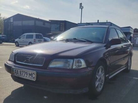 Красный Вольво С40, объемом двигателя 1.8 л и пробегом 200 тыс. км за 1400 $, фото 1 на Automoto.ua