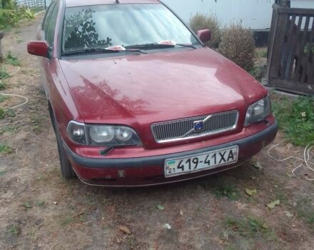 Красный Вольво С40, объемом двигателя 1.8 л и пробегом 240 тыс. км за 2300 $, фото 1 на Automoto.ua