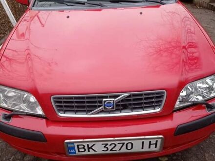 Вольво S40 2003 у Рівному на Automoto.ua Червоний Вольво S40, об'ємом двигуна 1.59 л та пробігом 310 тис. км за 2550 $, фото 1 на Automoto.ua