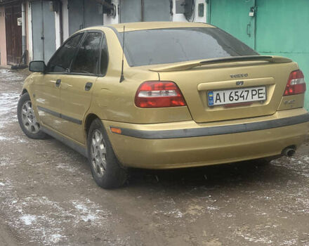 Желтый Вольво С40, объемом двигателя 1.8 л и пробегом 260 тыс. км за 3200 $, фото 1 на Automoto.ua