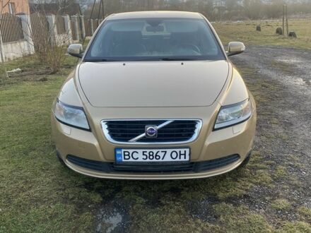 Вольво С40 2007 в Дрогобыче на Automoto.ua Желтый Вольво С40, объемом двигателя 1.6 л и пробегом 260 тыс. км за 5800 $, фото 1 на Automoto.ua