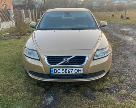 Желтый Вольво С40, объемом двигателя 1.6 л и пробегом 260 тыс. км за 6200 $, фото 1 на Automoto.ua
