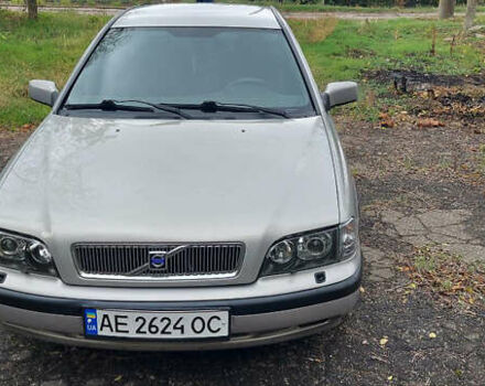 Серый Вольво С40, объемом двигателя 2 л и пробегом 300 тыс. км за 3500 $, фото 4 на Automoto.ua