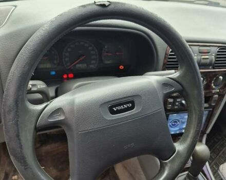 Сірий Вольво S40, об'ємом двигуна 1.98 л та пробігом 295 тис. км за 3300 $, фото 4 на Automoto.ua