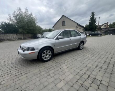 Серый Вольво С40, объемом двигателя 1.8 л и пробегом 300 тыс. км за 3300 $, фото 2 на Automoto.ua