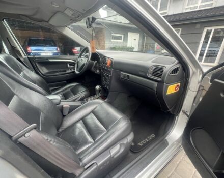 Серый Вольво С40, объемом двигателя 1.8 л и пробегом 300 тыс. км за 3300 $, фото 6 на Automoto.ua