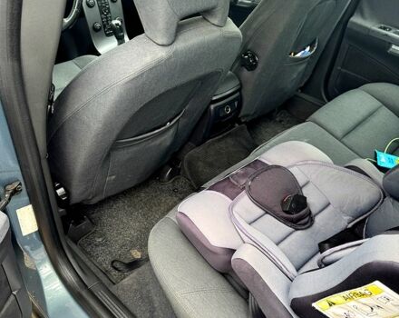 Серый Вольво С40, объемом двигателя 2 л и пробегом 315 тыс. км за 4800 $, фото 6 на Automoto.ua