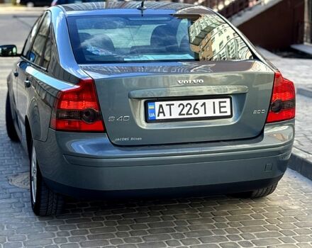 Серый Вольво С40, объемом двигателя 2 л и пробегом 315 тыс. км за 4800 $, фото 1 на Automoto.ua