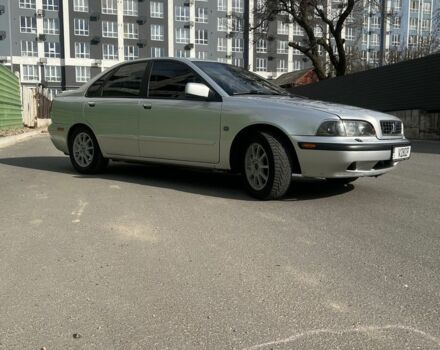 Серый Вольво С40, объемом двигателя 2 л и пробегом 230 тыс. км за 4200 $, фото 1 на Automoto.ua