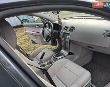 Серый Вольво С40, объемом двигателя 1.6 л и пробегом 251 тыс. км за 7200 $, фото 4 на Automoto.ua