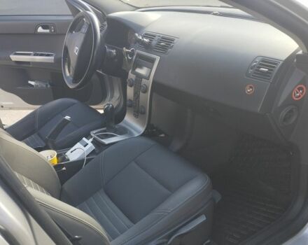 Серый Вольво С40, объемом двигателя 1.8 л и пробегом 150 тыс. км за 7300 $, фото 4 на Automoto.ua