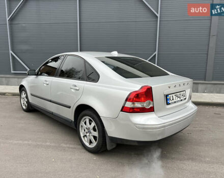 Серый Вольво С40, объемом двигателя 1.8 л и пробегом 208 тыс. км за 6500 $, фото 5 на Automoto.ua