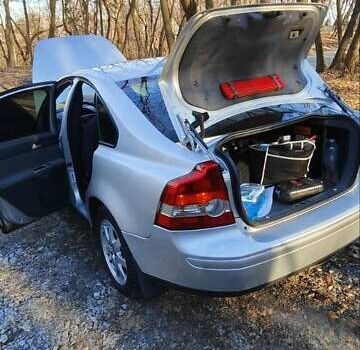 Серый Вольво С40, объемом двигателя 1.8 л и пробегом 208 тыс. км за 6500 $, фото 6 на Automoto.ua