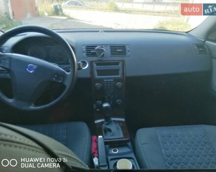 Серый Вольво С40, объемом двигателя 2 л и пробегом 215 тыс. км за 6000 $, фото 4 на Automoto.ua