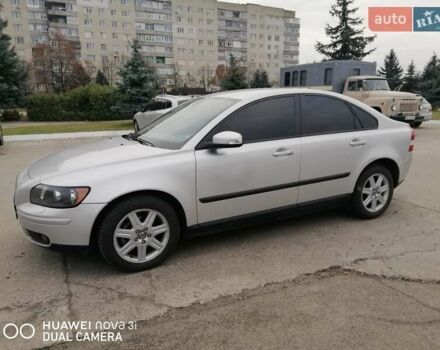Серый Вольво С40, объемом двигателя 2 л и пробегом 215 тыс. км за 6000 $, фото 2 на Automoto.ua