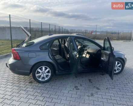 Серый Вольво С40, объемом двигателя 1.56 л и пробегом 230 тыс. км за 7200 $, фото 10 на Automoto.ua