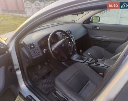 Сірий Вольво S40, об'ємом двигуна 1.95 л та пробігом 285 тис. км за 7600 $, фото 2 на Automoto.ua