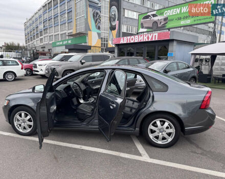 Серый Вольво С40, объемом двигателя 1.6 л и пробегом 192 тыс. км за 9900 $, фото 16 на Automoto.ua
