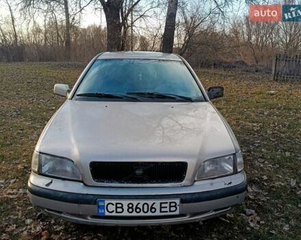 Серый Вольво С40, объемом двигателя 1.8 л и пробегом 400 тыс. км за 1600 $, фото 1 на Automoto.ua