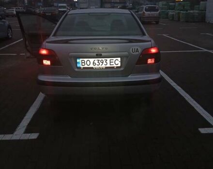 Серый Вольво С40, объемом двигателя 1.95 л и пробегом 375 тыс. км за 3100 $, фото 1 на Automoto.ua