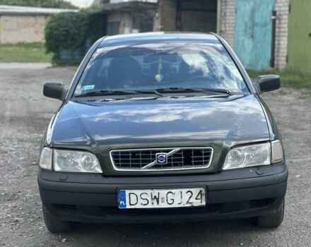 Серый Вольво С40, объемом двигателя 1.9 л и пробегом 294 тыс. км за 1500 $, фото 1 на Automoto.ua
