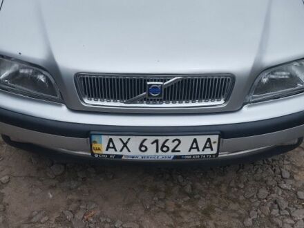 Серый Вольво С40, объемом двигателя 1.8 л и пробегом 300 тыс. км за 2600 $, фото 1 на Automoto.ua