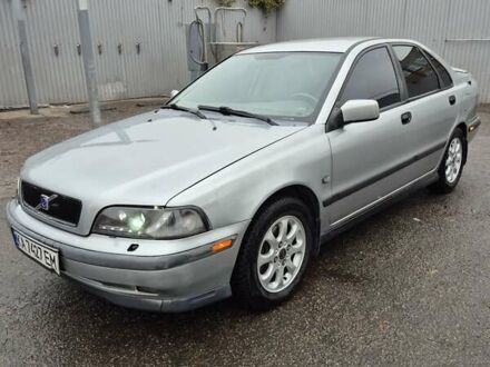 Серый Вольво С40, объемом двигателя 1.98 л и пробегом 295 тыс. км за 3300 $, фото 1 на Automoto.ua