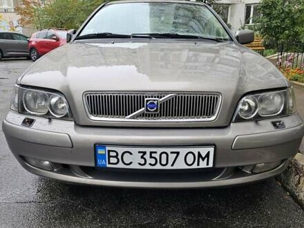 Вольво С40 2003 в Киеве на Automoto.ua Серый Вольво С40, объемом двигателя 2 л и пробегом 349 тыс. км за 5500 $, фото 1 на Automoto.ua