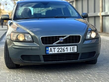 Вольво С40 2004 в Ивано-Франковске на Automoto.ua Серый Вольво С40, объемом двигателя 2 л и пробегом 315 тыс. км за 4800 $, фото 1 на Automoto.ua