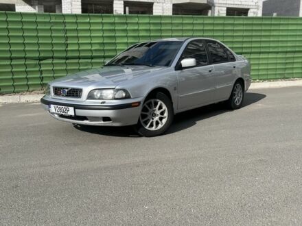 Серый Вольво С40, объемом двигателя 2 л и пробегом 230 тыс. км за 4200 $, фото 1 на Automoto.ua