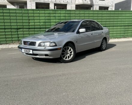 Серый Вольво С40, объемом двигателя 2 л и пробегом 230 тыс. км за 4200 $, фото 1 на Automoto.ua