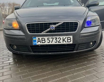 Серый Вольво С40, объемом двигателя 2 л и пробегом 372 тыс. км за 4400 $, фото 1 на Automoto.ua