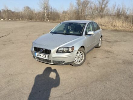 Серый Вольво С40, объемом двигателя 2 л и пробегом 350 тыс. км за 2850 $, фото 1 на Automoto.ua