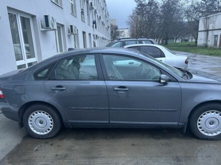 Серый Вольво С40, объемом двигателя 1.6 л и пробегом 275 тыс. км за 1700 $, фото 1 на Automoto.ua