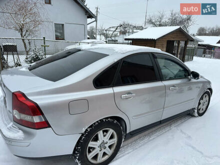 Серый Вольво С40, объемом двигателя 2 л и пробегом 358 тыс. км за 5800 $, фото 1 на Automoto.ua