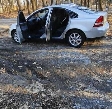 Серый Вольво С40, объемом двигателя 1.8 л и пробегом 208 тыс. км за 6500 $, фото 1 на Automoto.ua