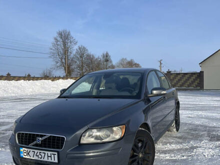 Серый Вольво С40, объемом двигателя 2 л и пробегом 215 тыс. км за 5999 $, фото 1 на Automoto.ua