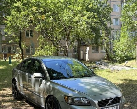 Серый Вольво С40, объемом двигателя 2 л и пробегом 300 тыс. км за 2750 $, фото 1 на Automoto.ua