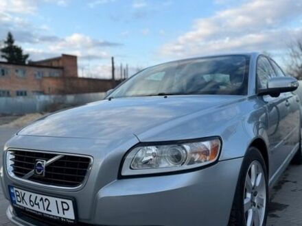 Серый Вольво С40, объемом двигателя 2 л и пробегом 167 тыс. км за 6500 $, фото 1 на Automoto.ua