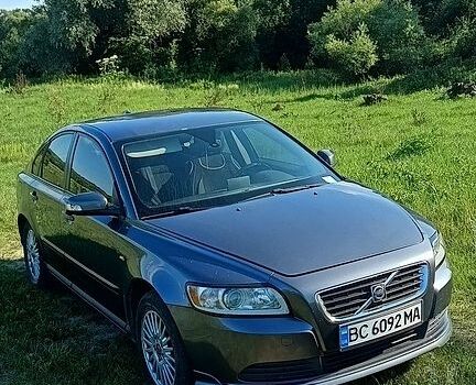 Серый Вольво С40, объемом двигателя 1.56 л и пробегом 430 тыс. км за 5500 $, фото 1 на Automoto.ua