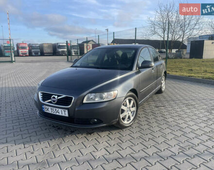Серый Вольво С40, объемом двигателя 1.56 л и пробегом 230 тыс. км за 7200 $, фото 1 на Automoto.ua